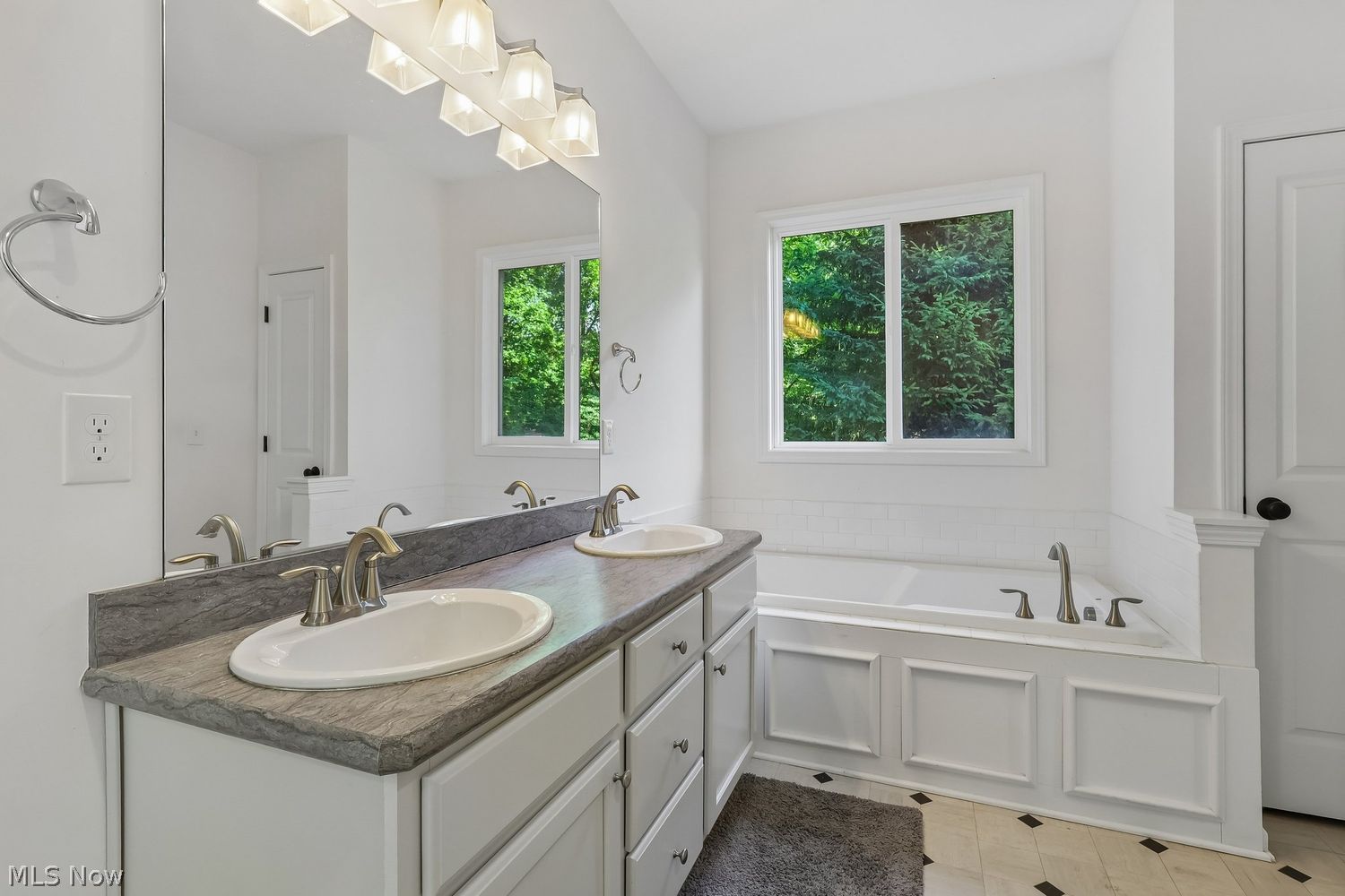 11736 Valley View Road Sagamore Hills OH 44067