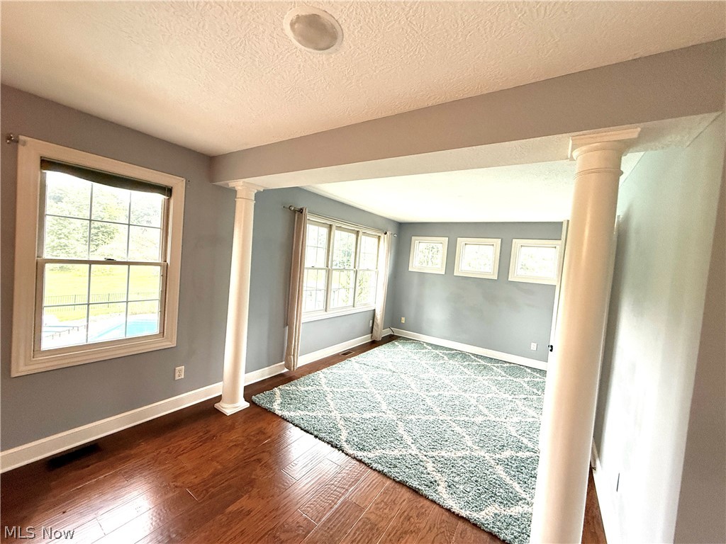 5277 Manchester Avenue NW North Lawrence OH 44666