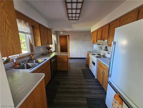901 Columbia Drive Amherst OH 44001