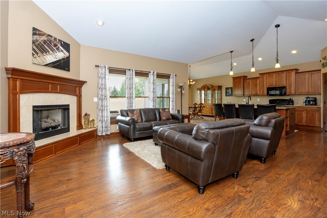 212 Cardington Lane Burbank OH 44214