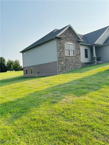 212 Cardington Lane Burbank OH 44214