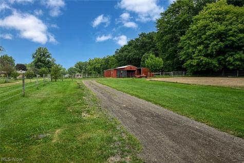 1089 Center Road Clinton OH 44216