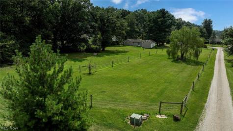 1089 Center Road Clinton OH 44216