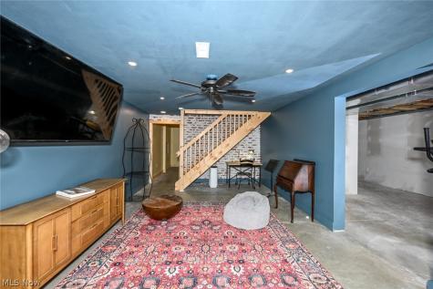 1089 Center Road Clinton OH 44216