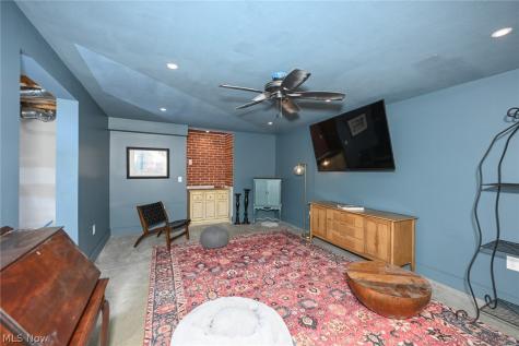 1089 Center Road Clinton OH 44216