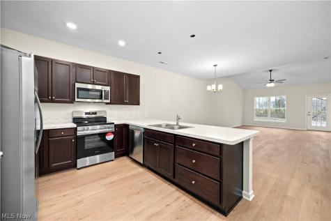 509 Eldemire Lane Elyria OH 44035