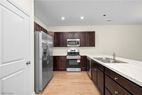 509 Eldemire Lane Elyria OH 44035