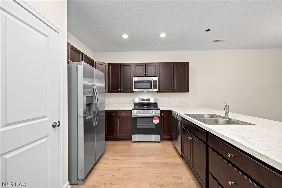 509 Eldemire Lane Elyria OH 44035