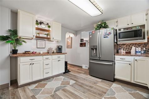 12570 Jackson Drive Burton OH 44021