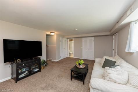 324 Charring Cross Drive Munroe Falls OH 44262