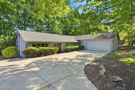 17482 Falling Water Road Strongsville OH 44136