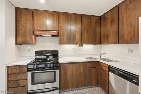 17482 Falling Water Road Strongsville OH 44136