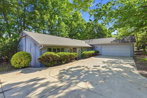 17482 Falling Water Road Strongsville OH 44136