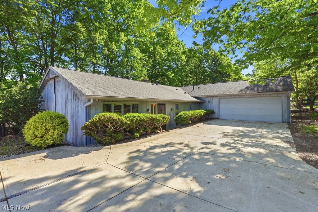 17482 Falling Water Road Strongsville OH 44136