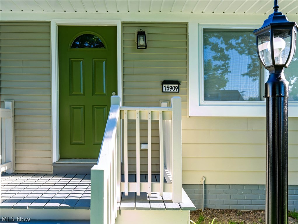 15909 Bryce Avenue Cleveland OH 44128