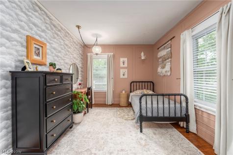 1450 Waterbury Road Lakewood OH 44107