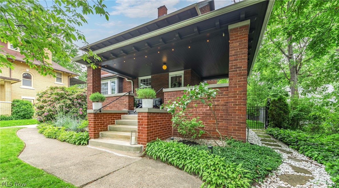 1450 Waterbury Road Lakewood OH 44107