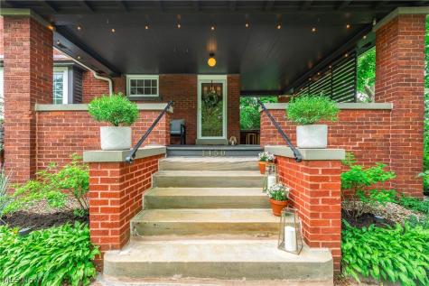 1450 Waterbury Road Lakewood OH 44107