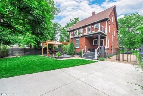 1450 Waterbury Road Lakewood OH 44107