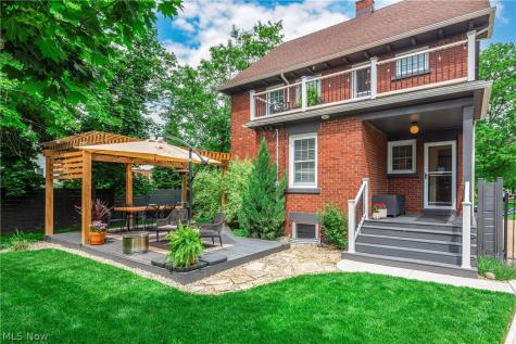 1450 Waterbury Road Lakewood OH 44107