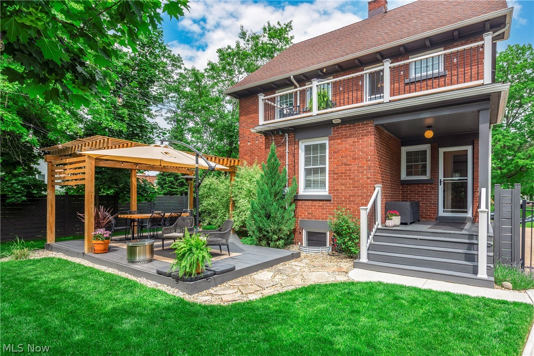 1450 Waterbury Road Lakewood OH 44107