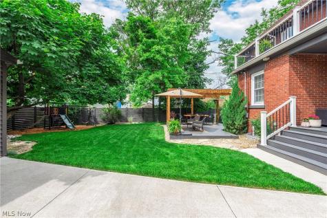 1450 Waterbury Road Lakewood OH 44107