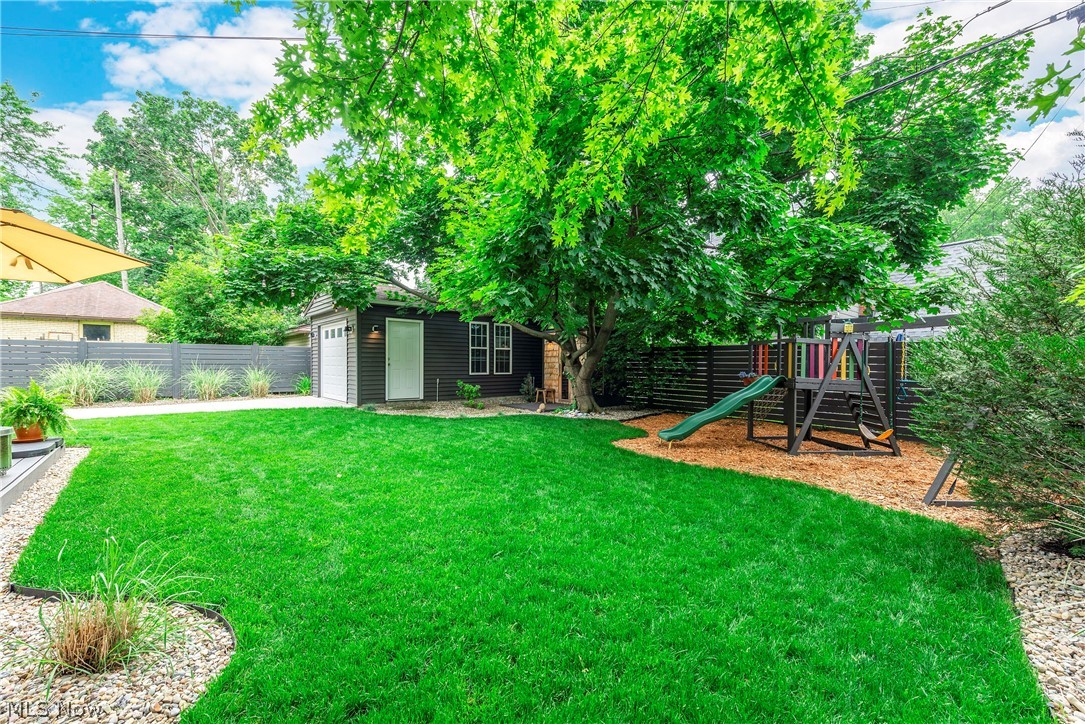1450 Waterbury Road Lakewood OH 44107