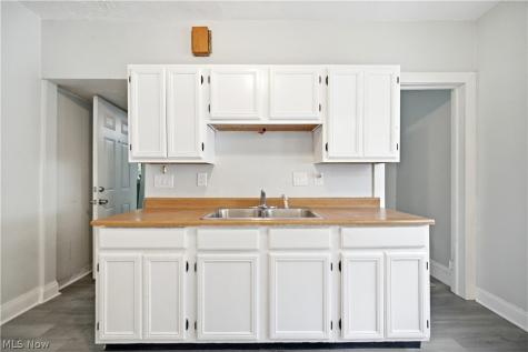 4090 E 80th Street Cleveland OH 44105