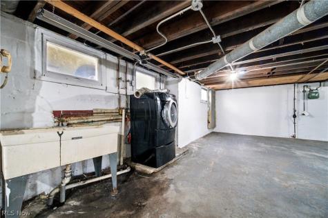 4090 E 80th Street Cleveland OH 44105