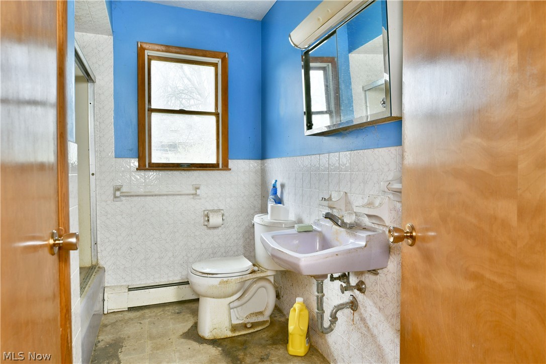 6111 Thompson Clark Road Bristolville OH 44402