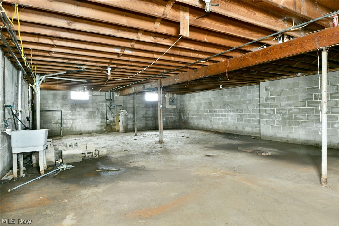 6111 Thompson Clark Road Bristolville OH 44402