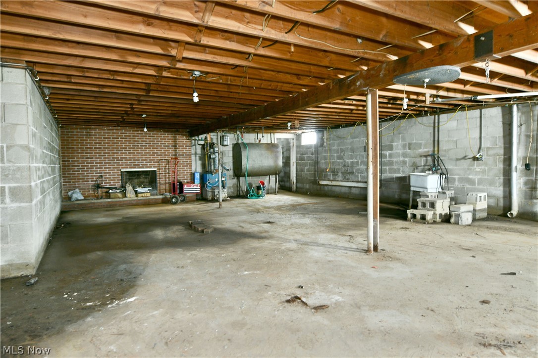 6111 Thompson Clark Road Bristolville OH 44402