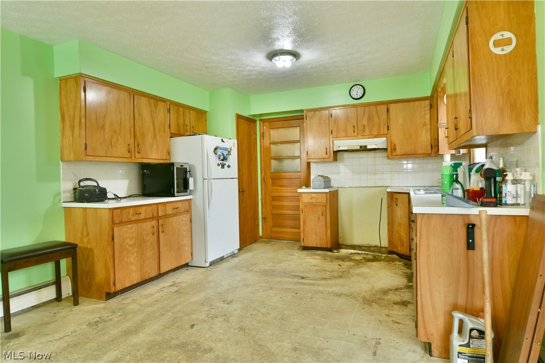 6111 Thompson Clark Road Bristolville OH 44402