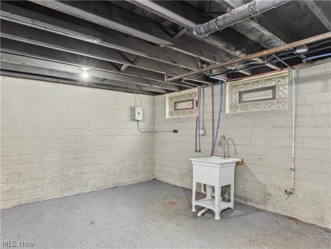 18104 Hiller Avenue Cleveland OH 44119