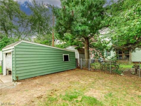 18104 Hiller Avenue Cleveland OH 44119