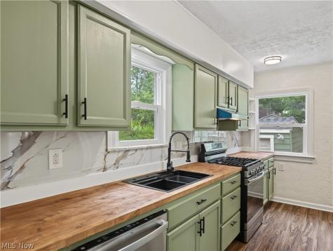 18104 Hiller Avenue Cleveland OH 44119