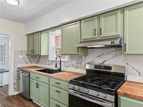 18104 Hiller Avenue Cleveland OH 44119