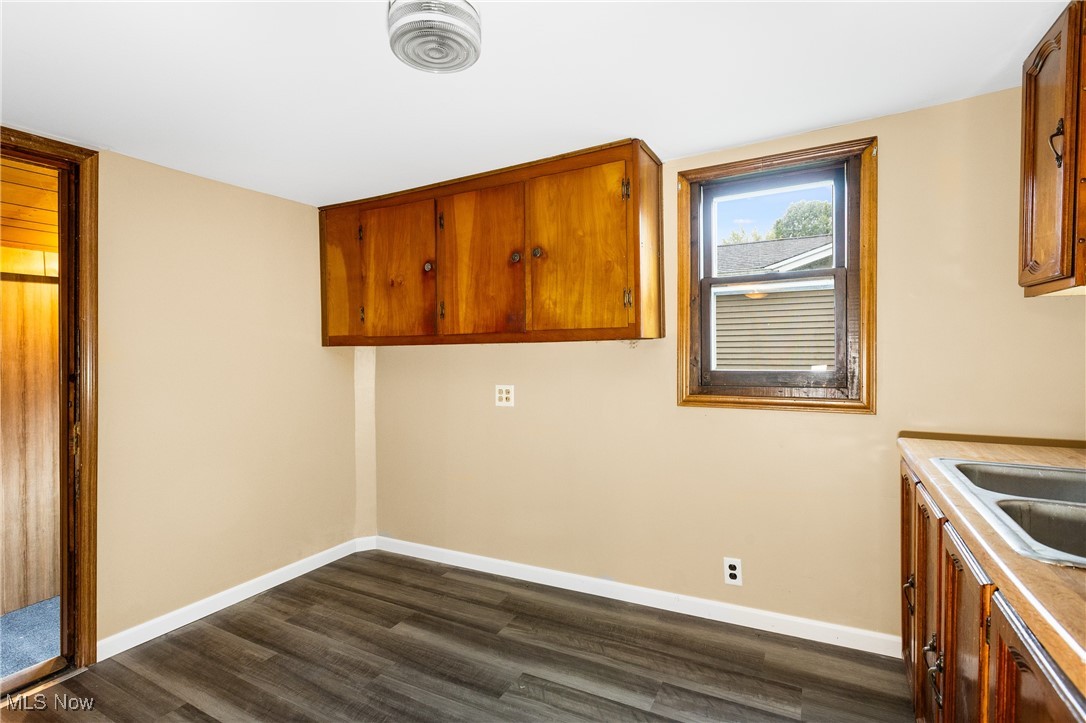 7529 State Line Burghill OH 44404