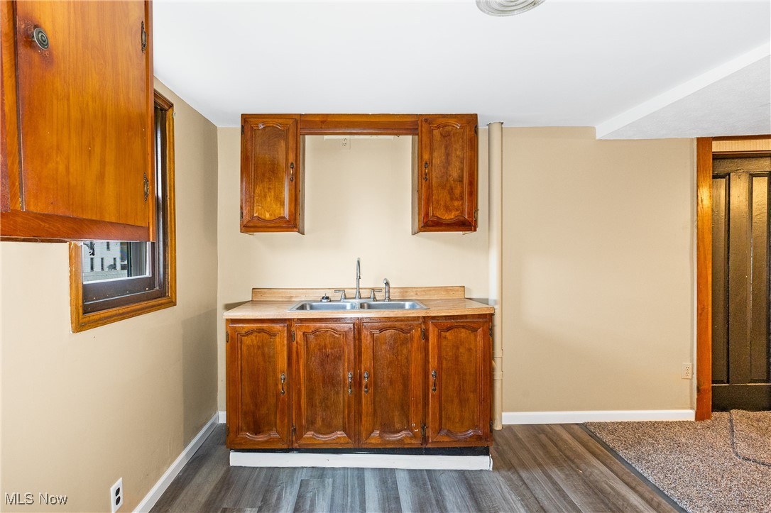 7529 State Line Burghill OH 44404