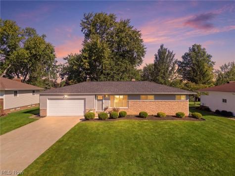 567 Twilight Drive Seven Hills OH 44131