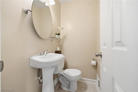 567 Twilight Drive Seven Hills OH 44131