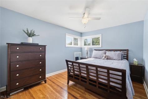 567 Twilight Drive Seven Hills OH 44131