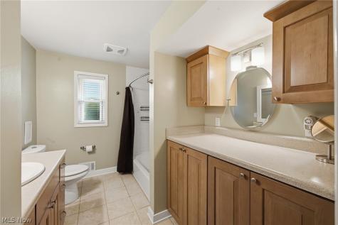 567 Twilight Drive Seven Hills OH 44131