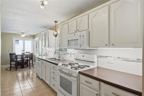 567 Twilight Drive Seven Hills OH 44131