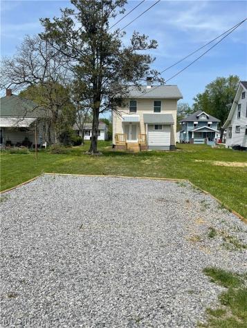 679 W Oregon Avenue Sebring OH 44672