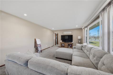 1118 Valley Drive NW North Canton OH 44720
