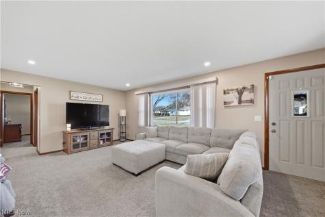 1118 Valley Drive NW North Canton OH 44720