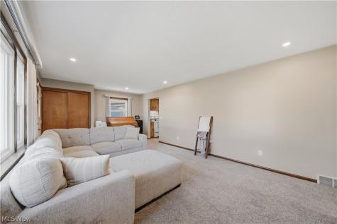 1118 Valley Drive NW North Canton OH 44720