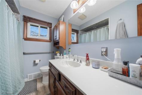 1118 Valley Drive NW North Canton OH 44720
