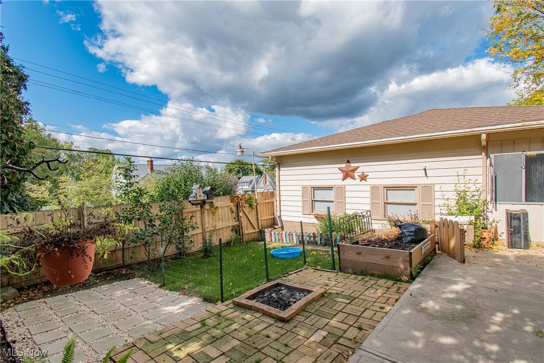 2045 9th Street SW Akron OH 44314